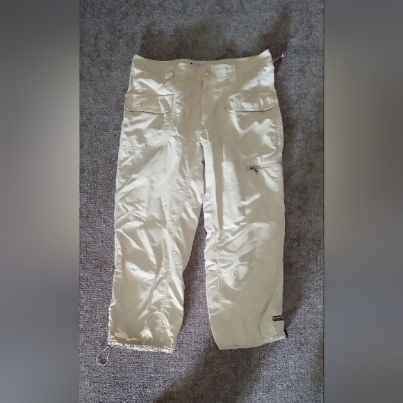 Columbia Women's Cream Omni Dry Cargo Capris - Picture 1 of 5